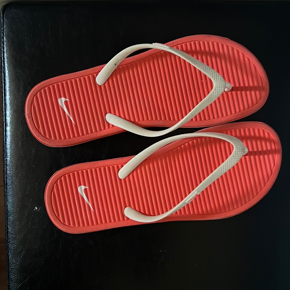 Nike flip flops